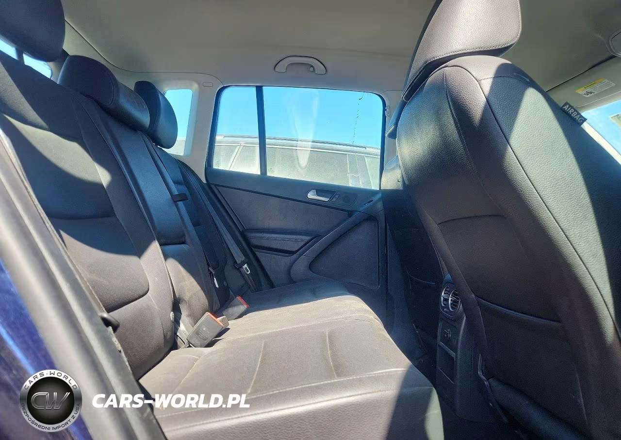 2016 Volkswagen Tiguan S VIN:WVGAV7AX5GW555944 - 11