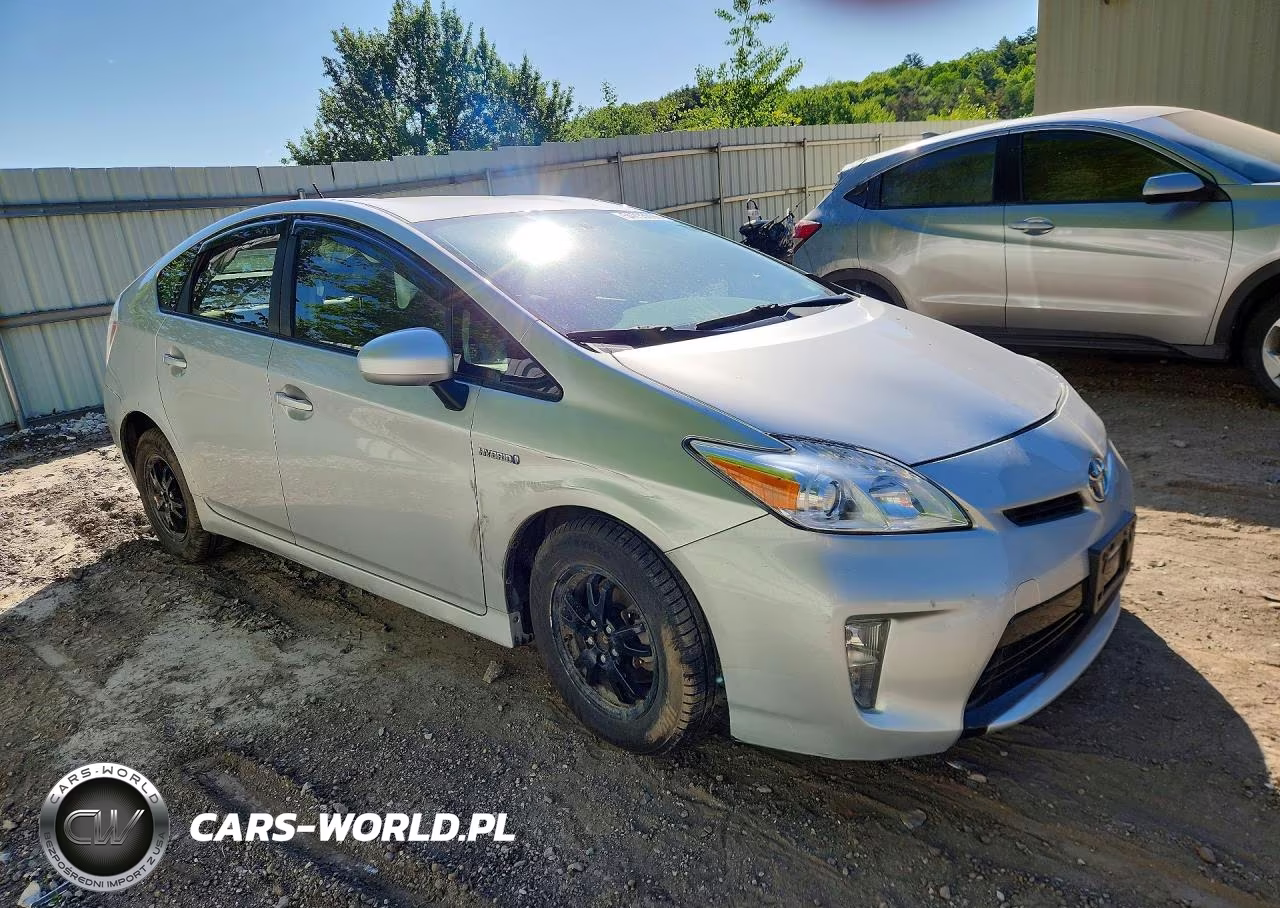 2015 Toyota Prius Two VIN:JTDKN3DU0F1875901 - 4