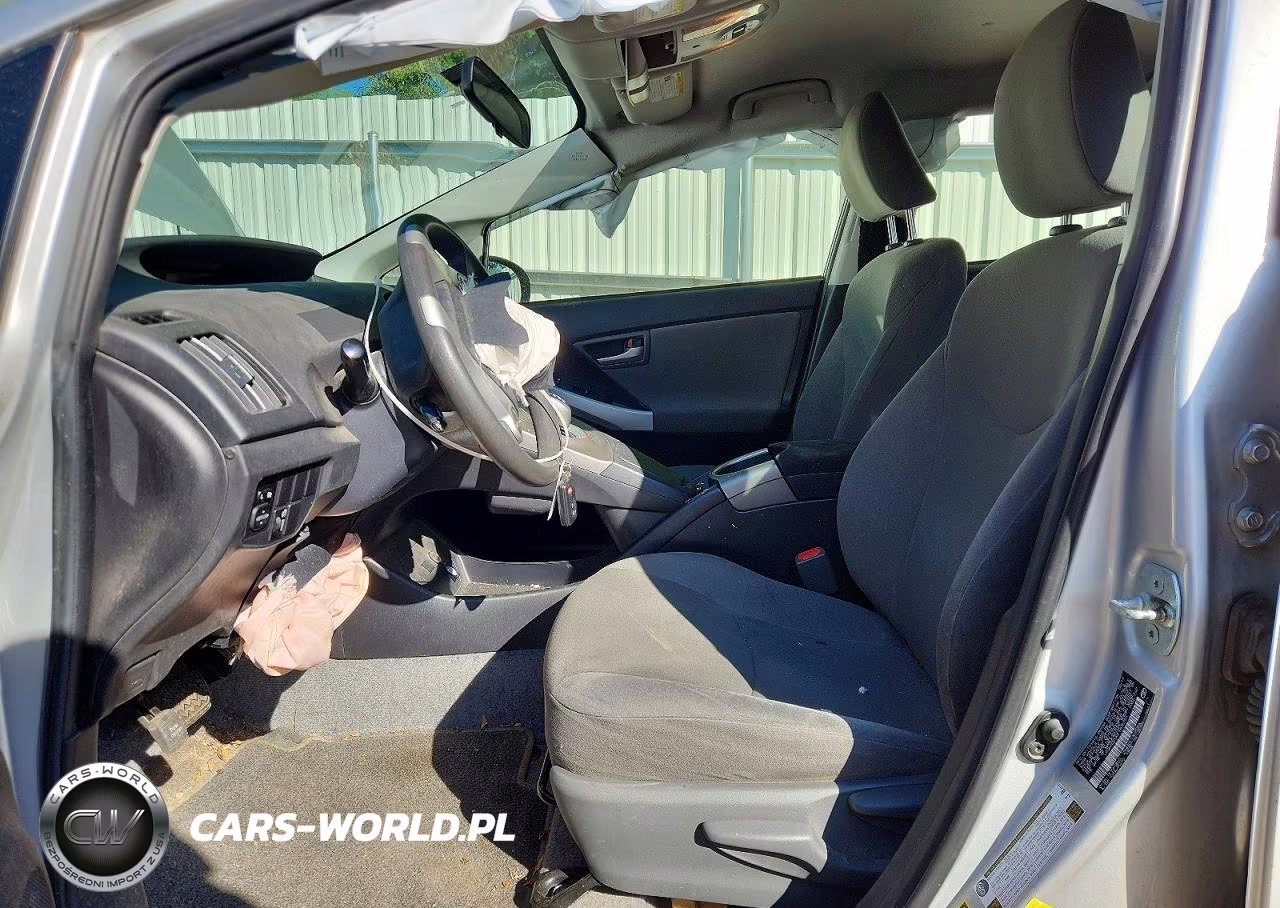 2015 Toyota Prius Two VIN:JTDKN3DU0F1875901 - 7