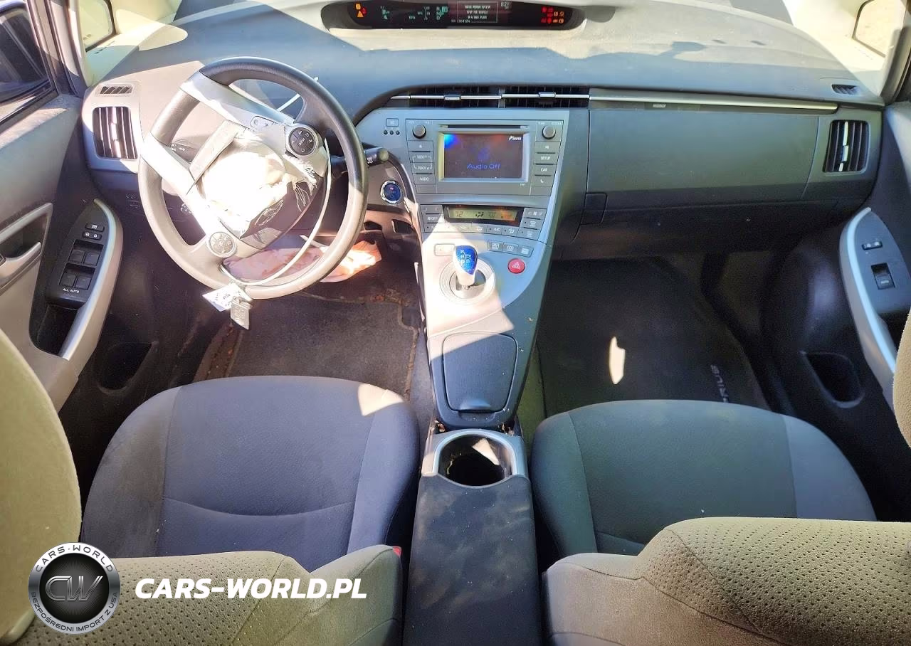 2015 Toyota Prius Two VIN:JTDKN3DU0F1875901 - 8