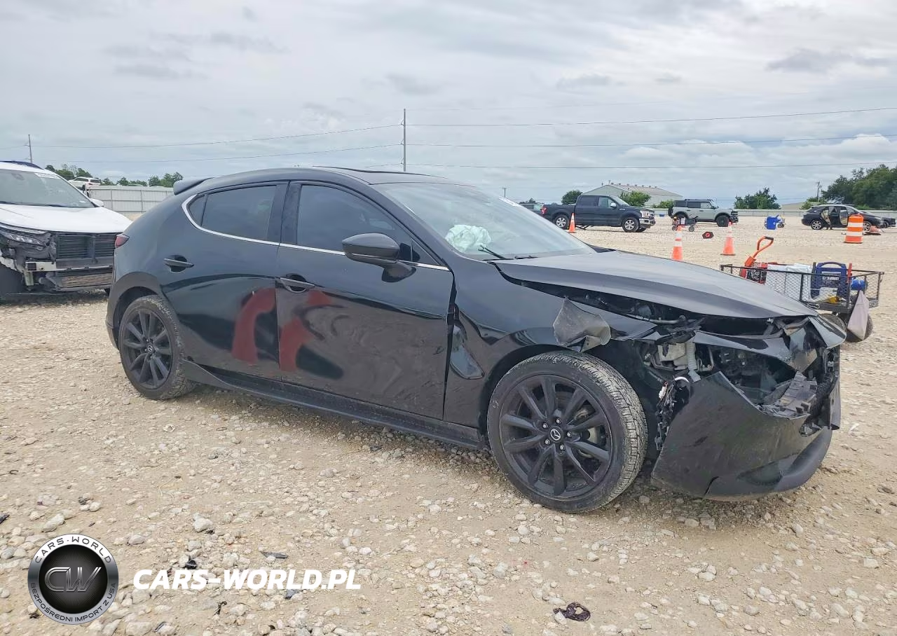 2020 Mazda 3 Premium VIN:JM1BPANM6L1152952 - 4