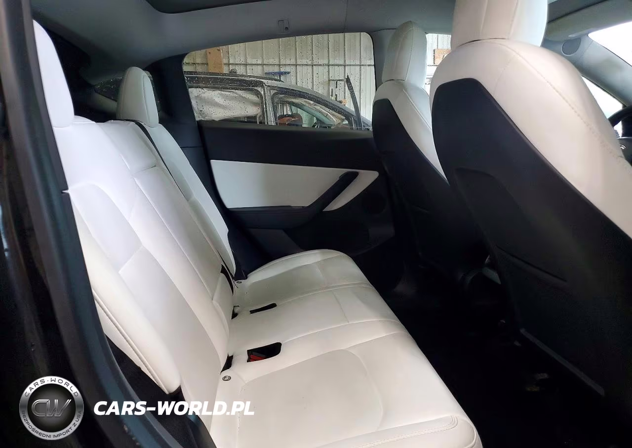 2020 Tesla Model Y VIN:5YJYGDEE6LF049770 - 10