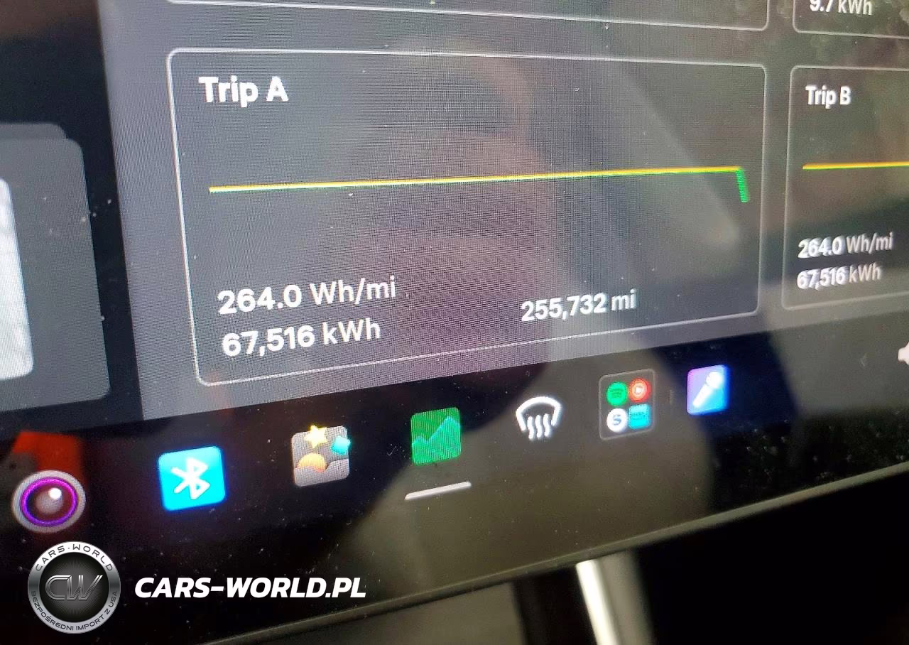 2020 Tesla Model Y VIN:5YJYGDEE6LF049770 - 9