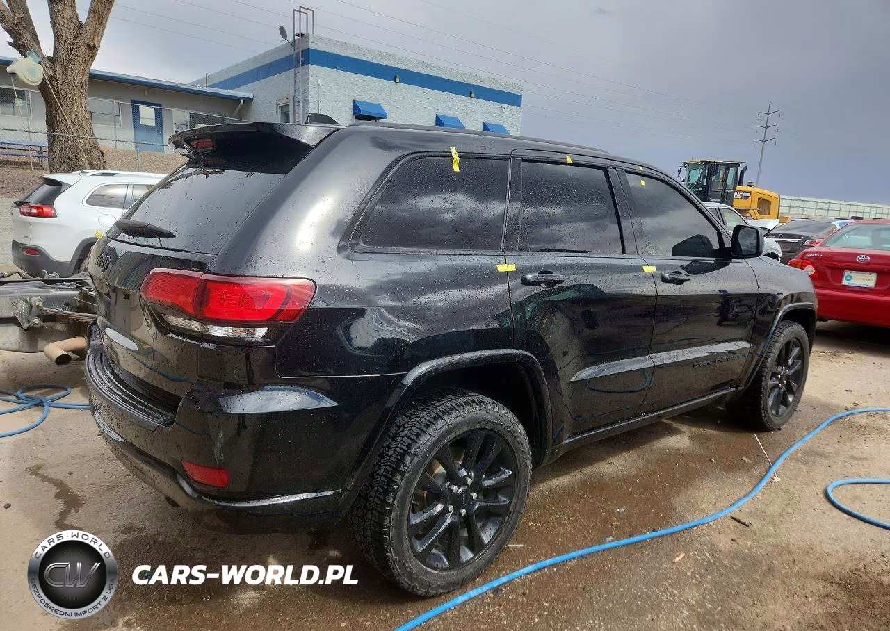 2018 Jeep Grand Cherokee Laredo VIN:1C4RJFAG7JC396382 - 3