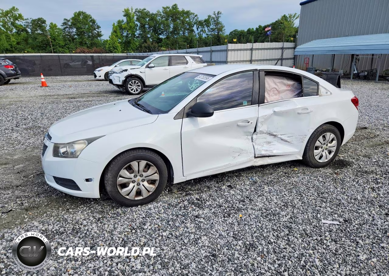 2012 Chevrolet Cruze Ls – zdjęcie 1 z 12