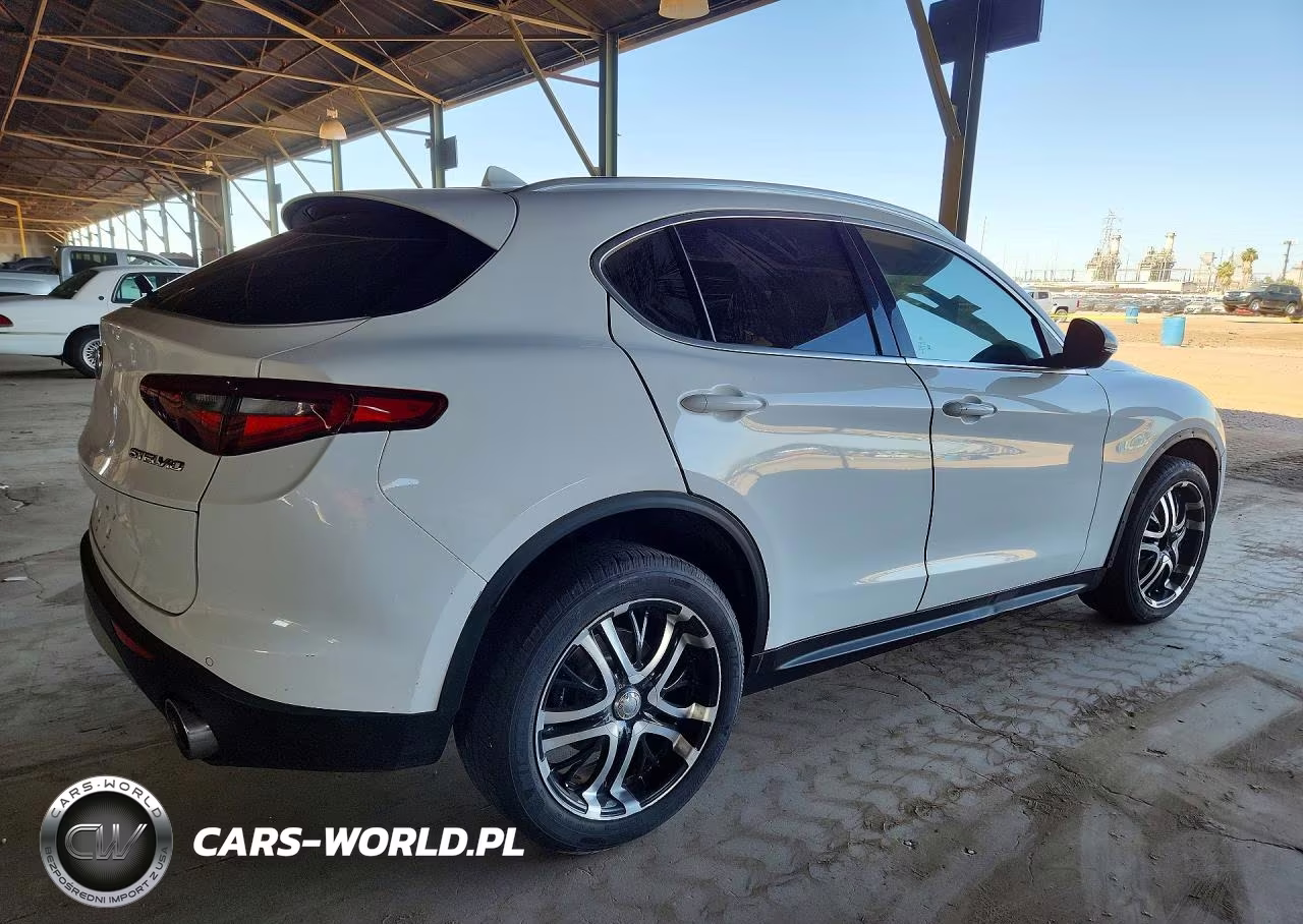 2018 Alfa Romeo Stelvio Ti VIN:ZASFAKBN2J7B75944 - 3