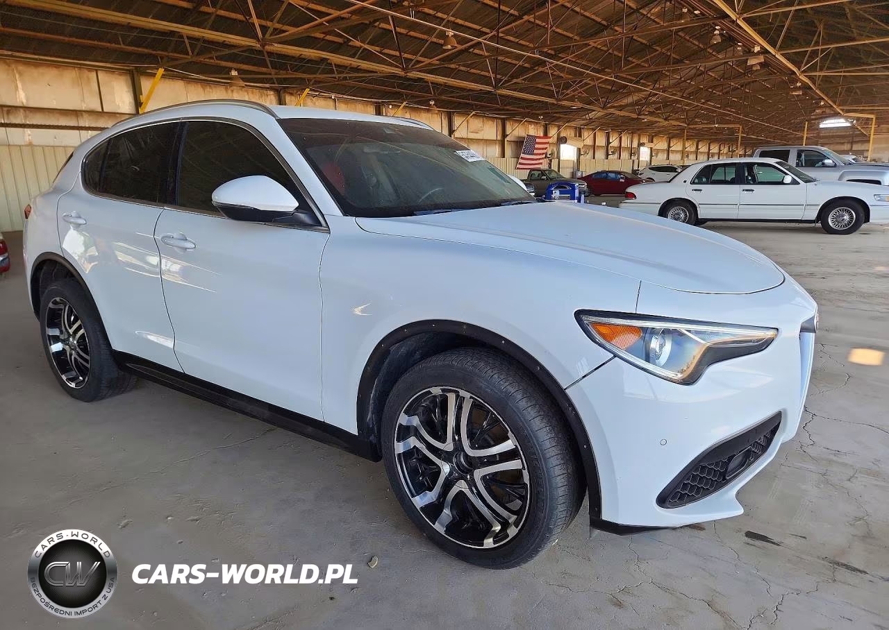2018 Alfa Romeo Stelvio Ti VIN:ZASFAKBN2J7B75944 - 4