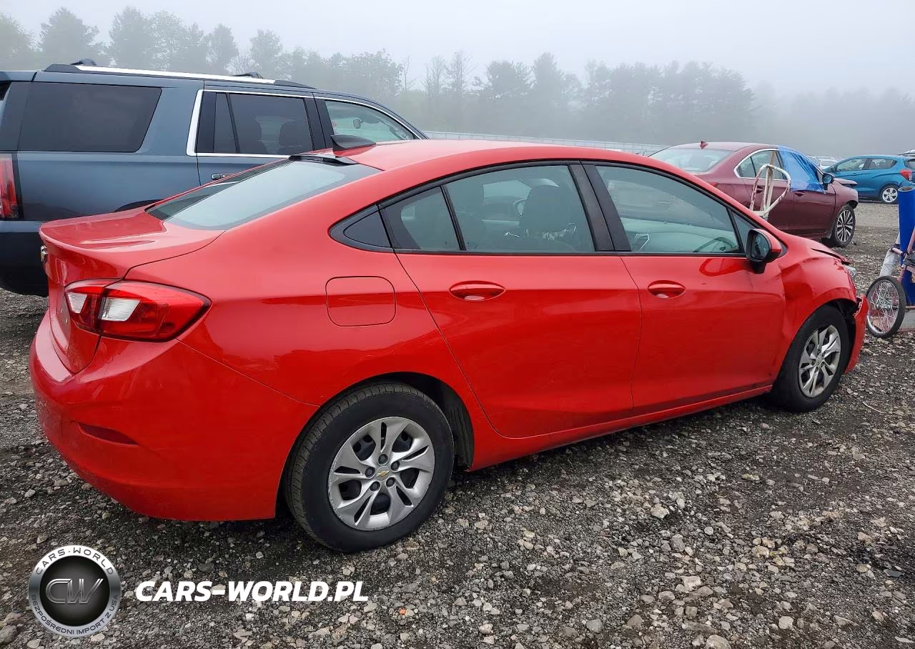 2019 Chevrolet Cruze VIN:1G1BJ5SM4K7104416 - 3
