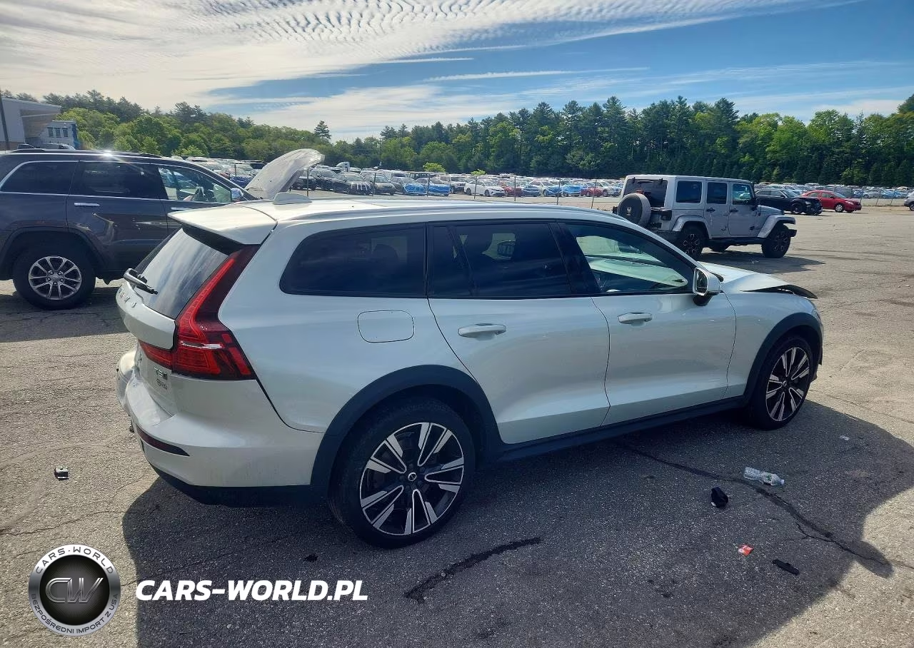 2020 Volvo V60 Cross Country T5 Momentum VIN:YV4102WK4L1048394 - 3