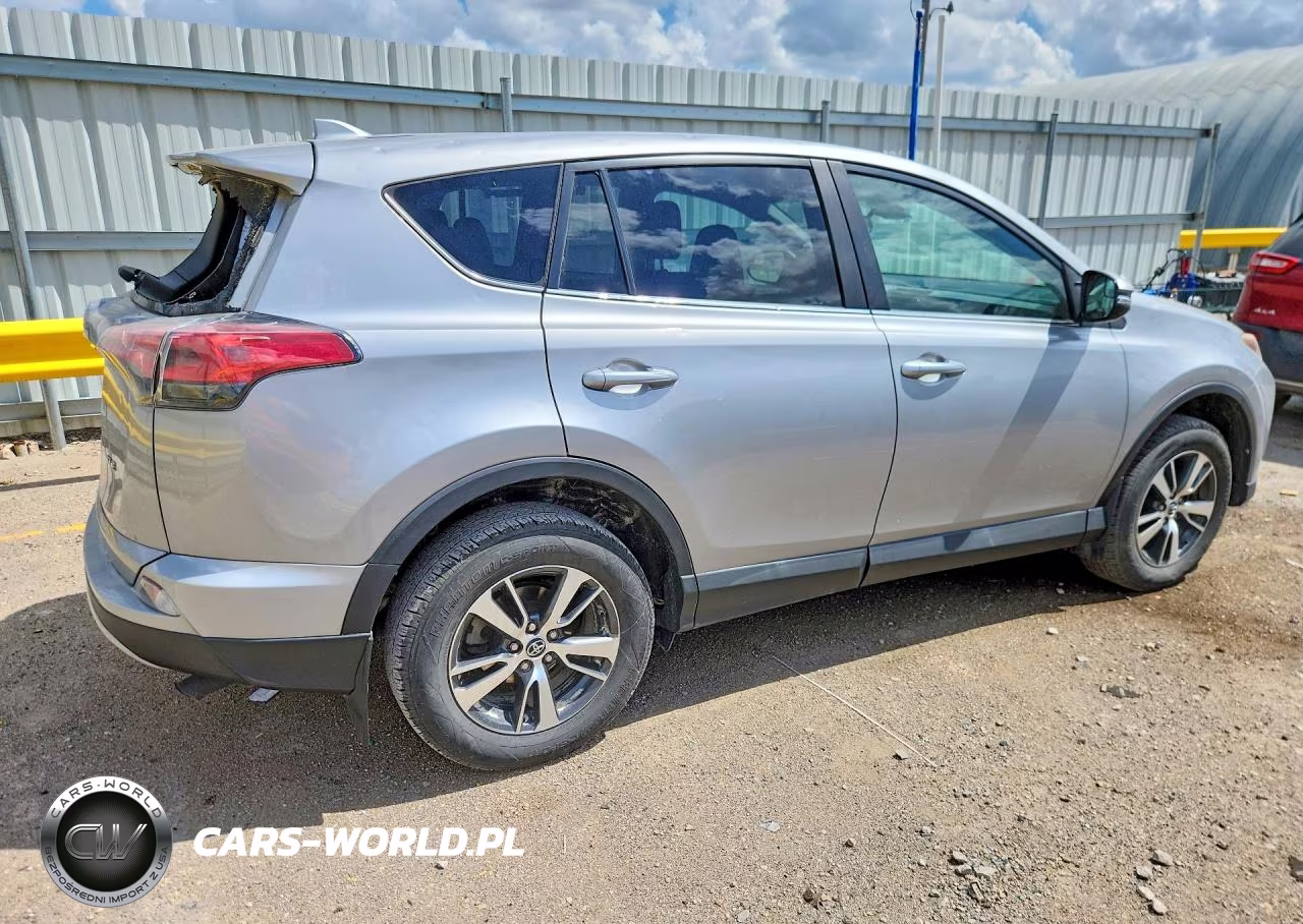 2018 Toyota Rav4 Xle VIN:2T3WFREV2JW475454 - 3