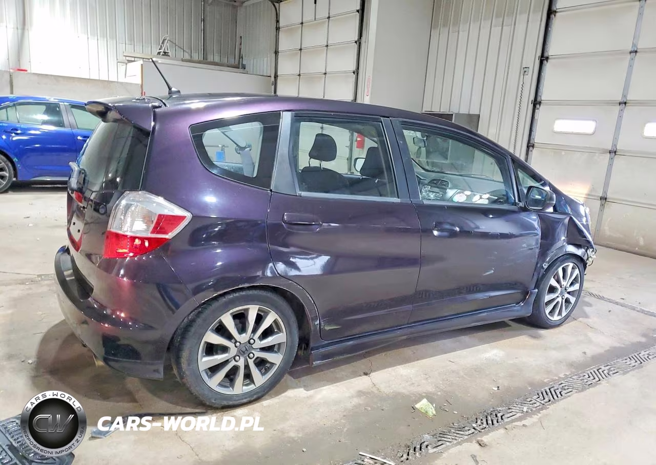 2013 Honda Fit Sport VIN:JHMGE8H58DC049450 - 3