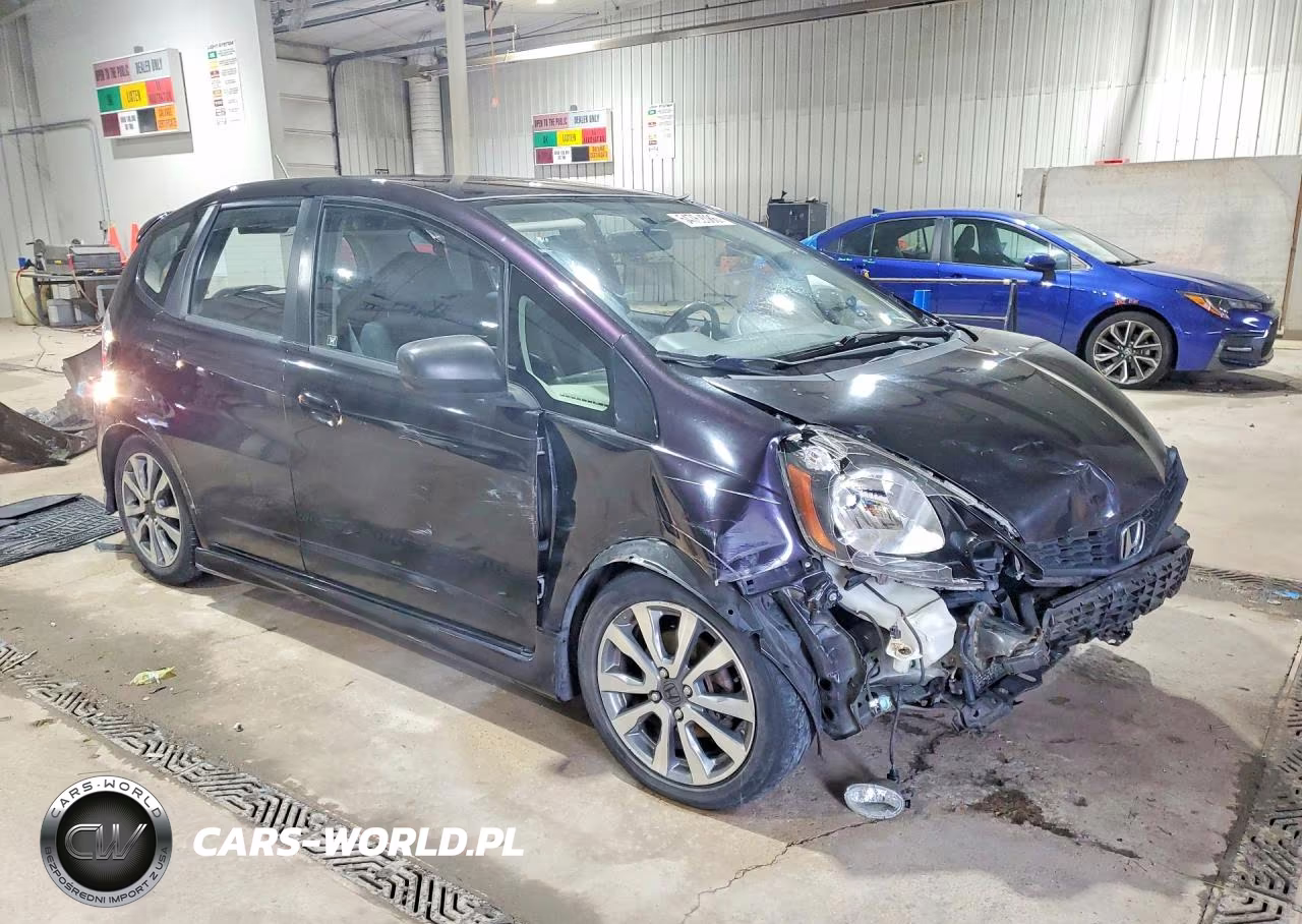 2013 Honda Fit Sport VIN:JHMGE8H58DC049450 - 4