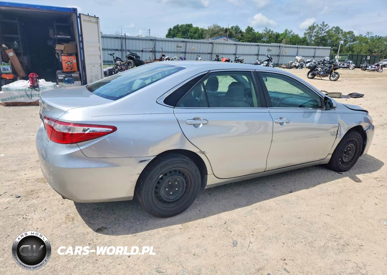 2017 Toyota Camry Le VIN:4T1BF1FKXHU451118 - 3