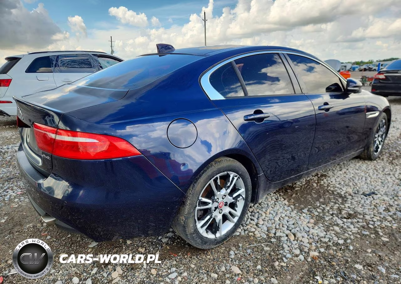 2018 Jaguar Xe Premium VIN:SAJAD4FX4JCP34355 - 3
