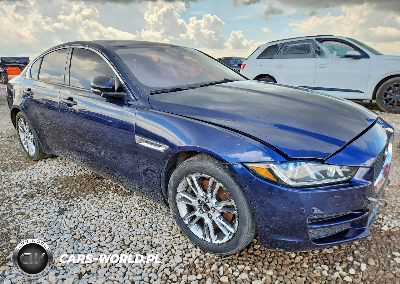 2018 Jaguar Xe Premium VIN:SAJAD4FX4JCP34355 - 4
