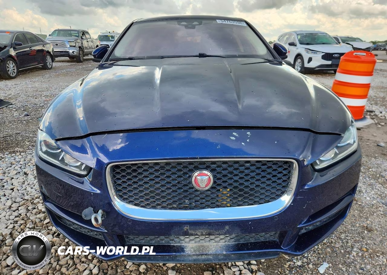 2018 Jaguar Xe Premium VIN:SAJAD4FX4JCP34355 - 5