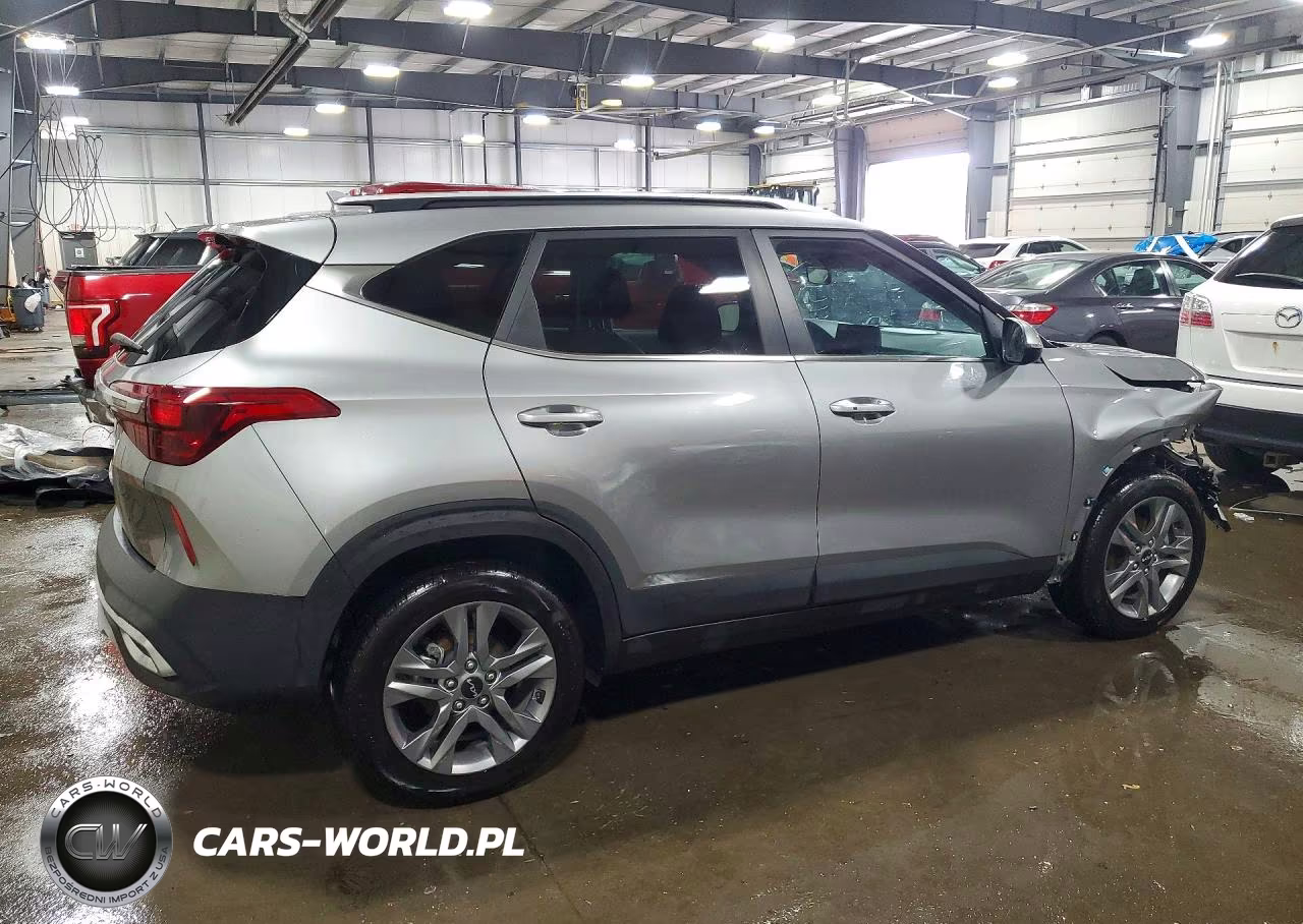 2023 Kia Seltos S VIN:KNDEU2AA9P7414313 - 3