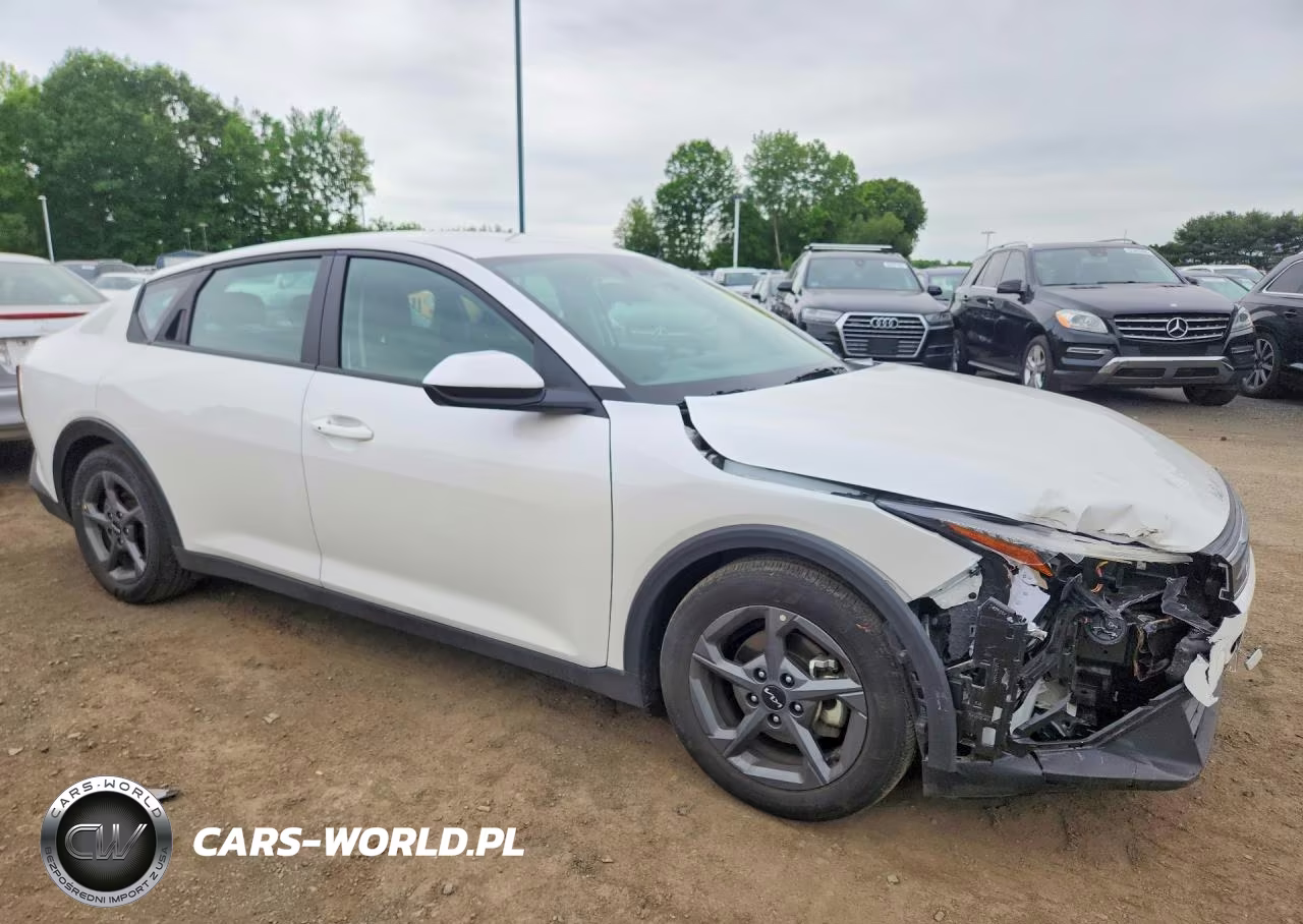 2025 Kia K4 Lxs VIN:3KPFT4DEXSE062837 - 4