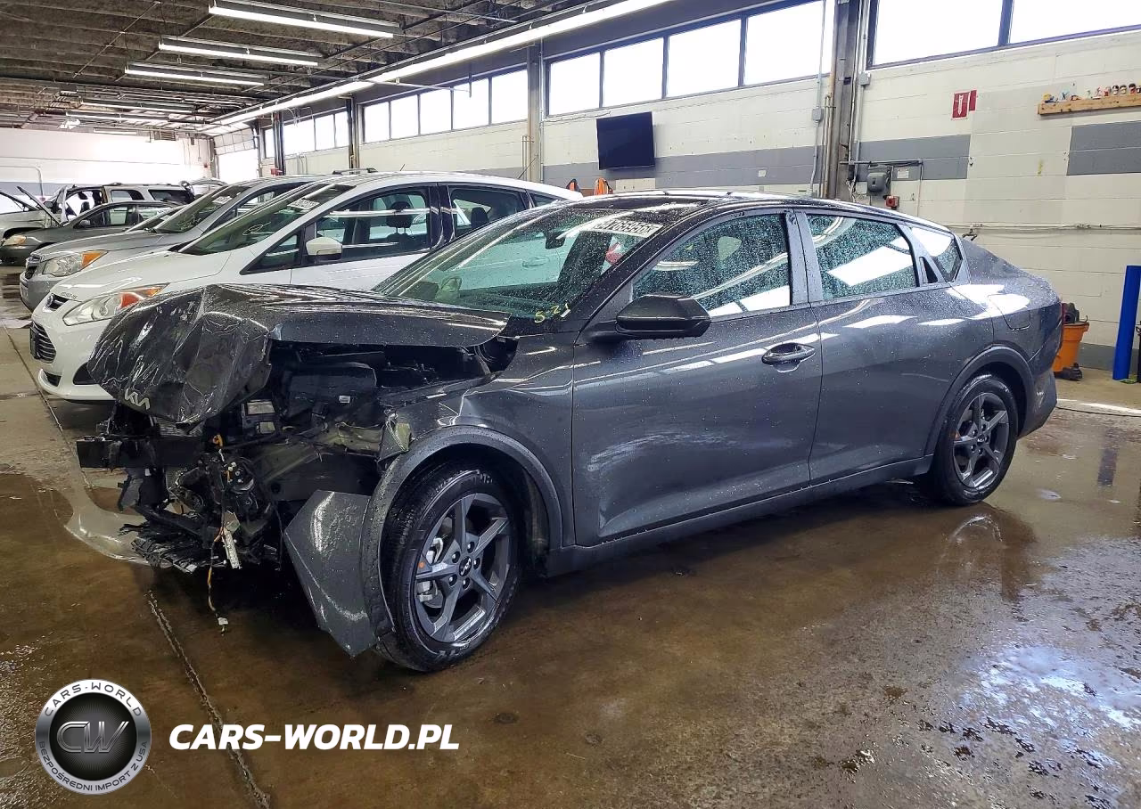 2026 Kia K4 Lxs – zdjęcie 1 z 13