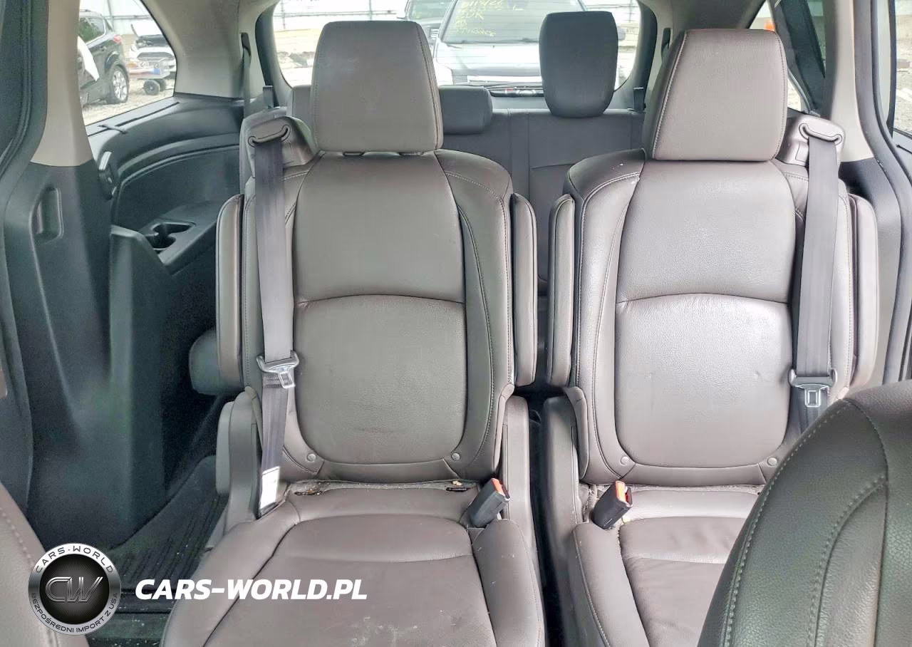 2018 Honda Odyssey Touring VIN:5FNRL6H80JB065025 - 10