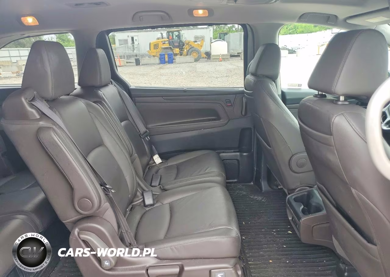 2018 Honda Odyssey Touring VIN:5FNRL6H80JB065025 - 11