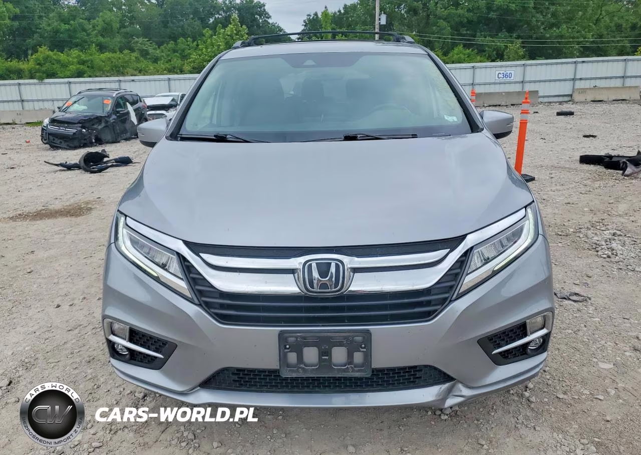 2018 Honda Odyssey Touring VIN:5FNRL6H80JB065025 - 5