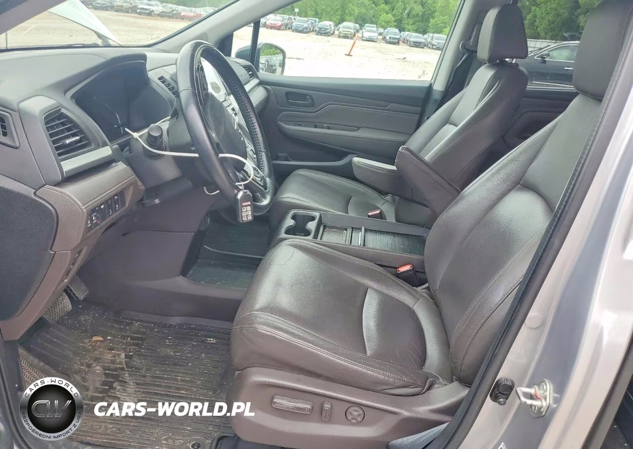 2018 Honda Odyssey Touring VIN:5FNRL6H80JB065025 - 7