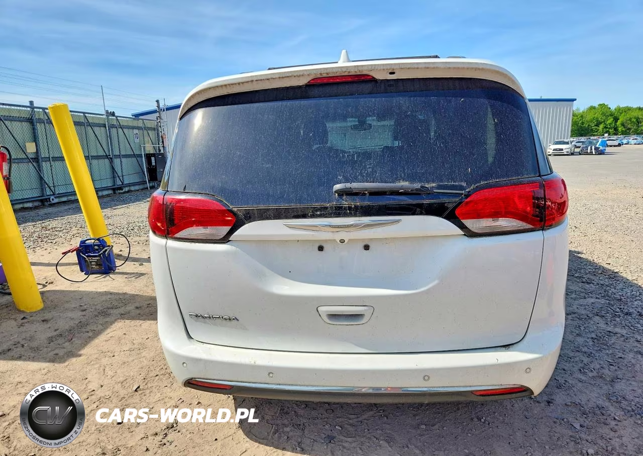 2018 Chrysler Pacifica Touring L VIN:2C4RC1BG5JR119765 - 6