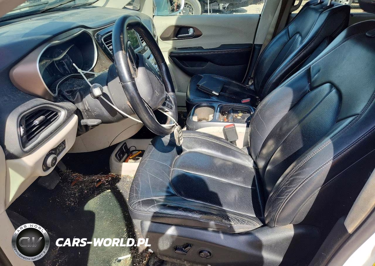 2018 Chrysler Pacifica Touring L VIN:2C4RC1BG5JR119765 - 7