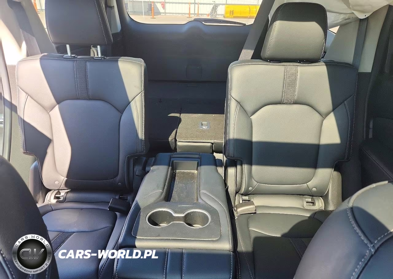 2025 Honda Pilot Touring VIN:5FNYG1H74SB127750 - 10