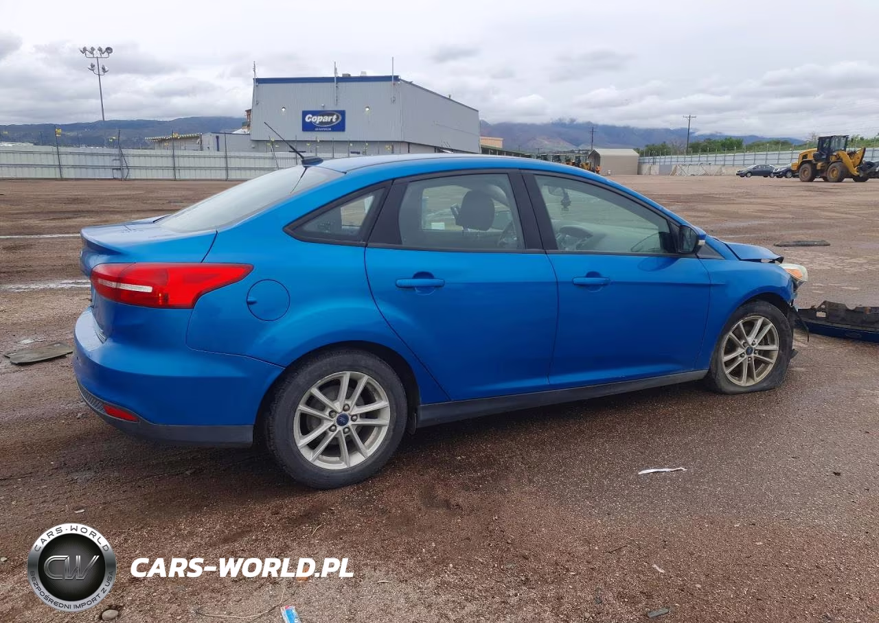 2015 Ford Focus VIN:1FADP3F2XFL300083 - 3