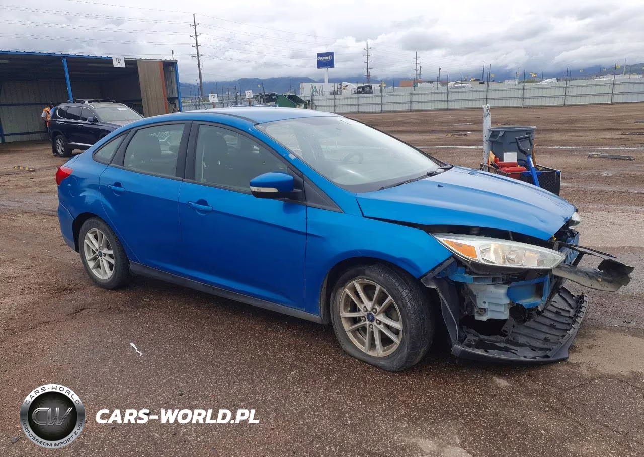 2015 Ford Focus VIN:1FADP3F2XFL300083 - 4