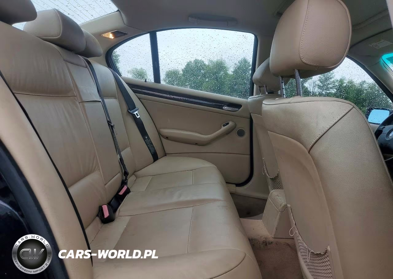 2003 BMW 330 Xi VIN:WBAEW53473PG23224 - 10