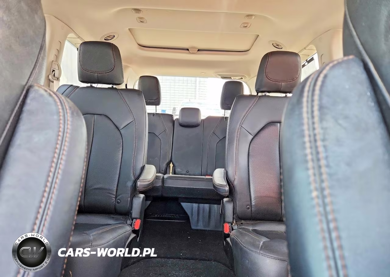 2018 Chrysler Pacifica Touring L Plus VIN:2C4RC1EG8JR194360 - 10