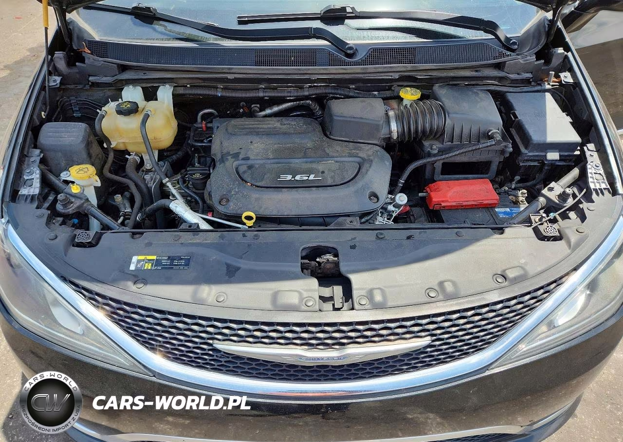 2018 Chrysler Pacifica Touring L Plus VIN:2C4RC1EG8JR194360 - 12