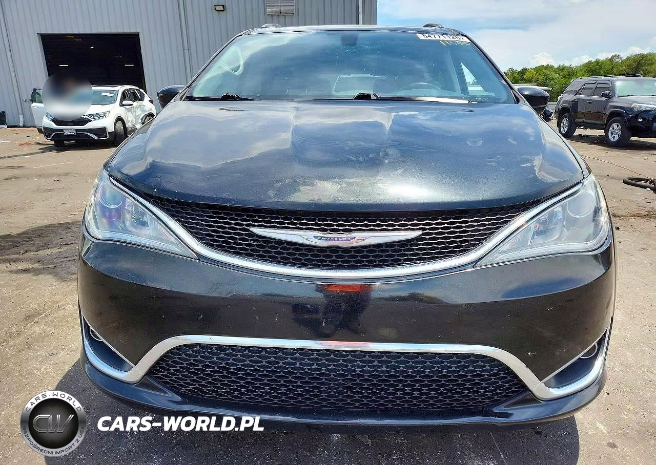 2018 Chrysler Pacifica Touring L Plus VIN:2C4RC1EG8JR194360 - 5