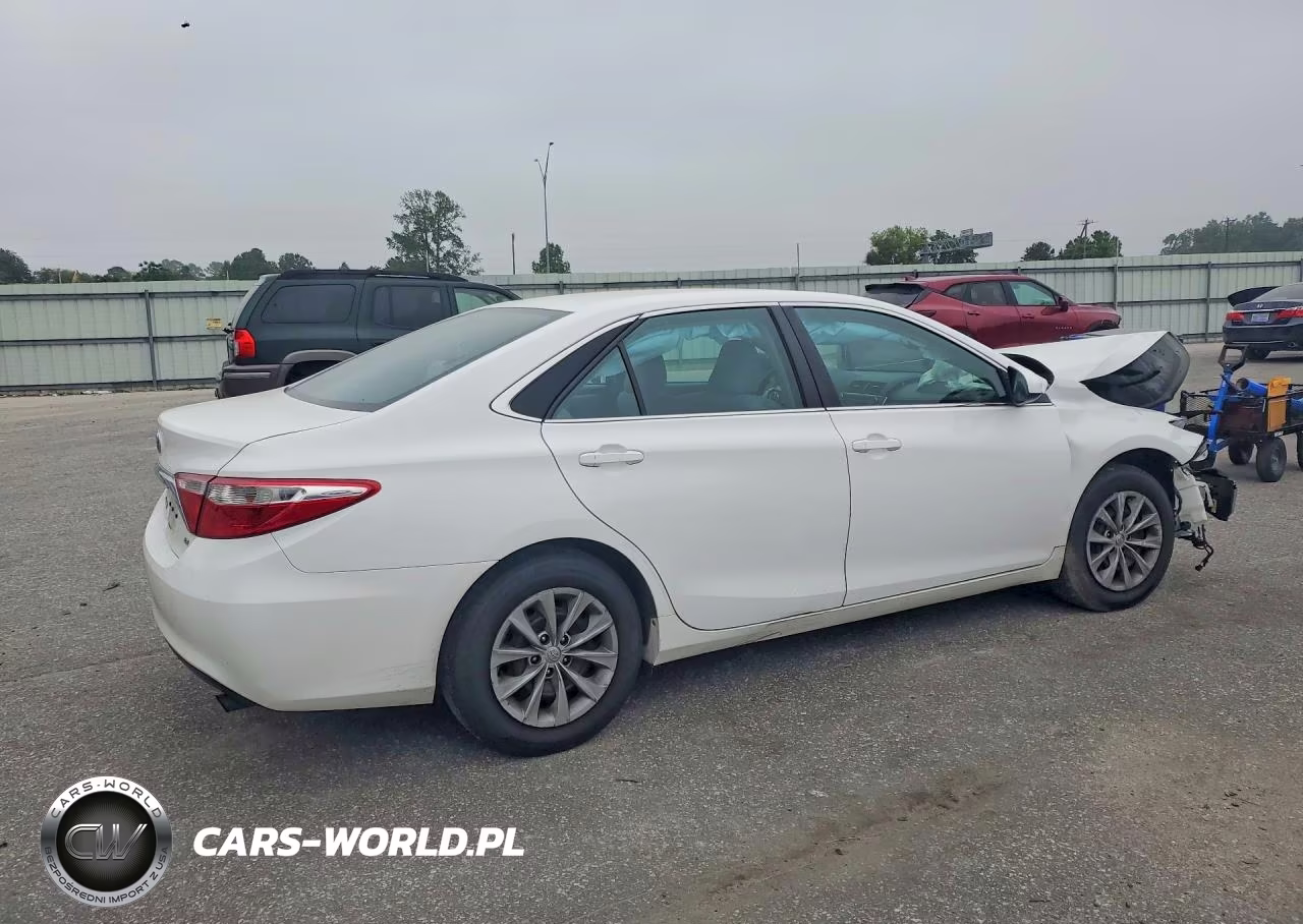 2017 Toyota Camry Le VIN:4T1BF1FKXHU284419 - 3