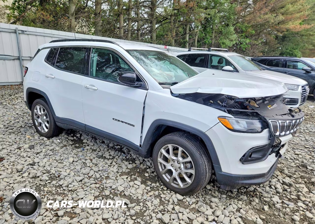 2022 Jeep Compass Latitude Lux VIN:3C4NJDFB6NT172465 - 4