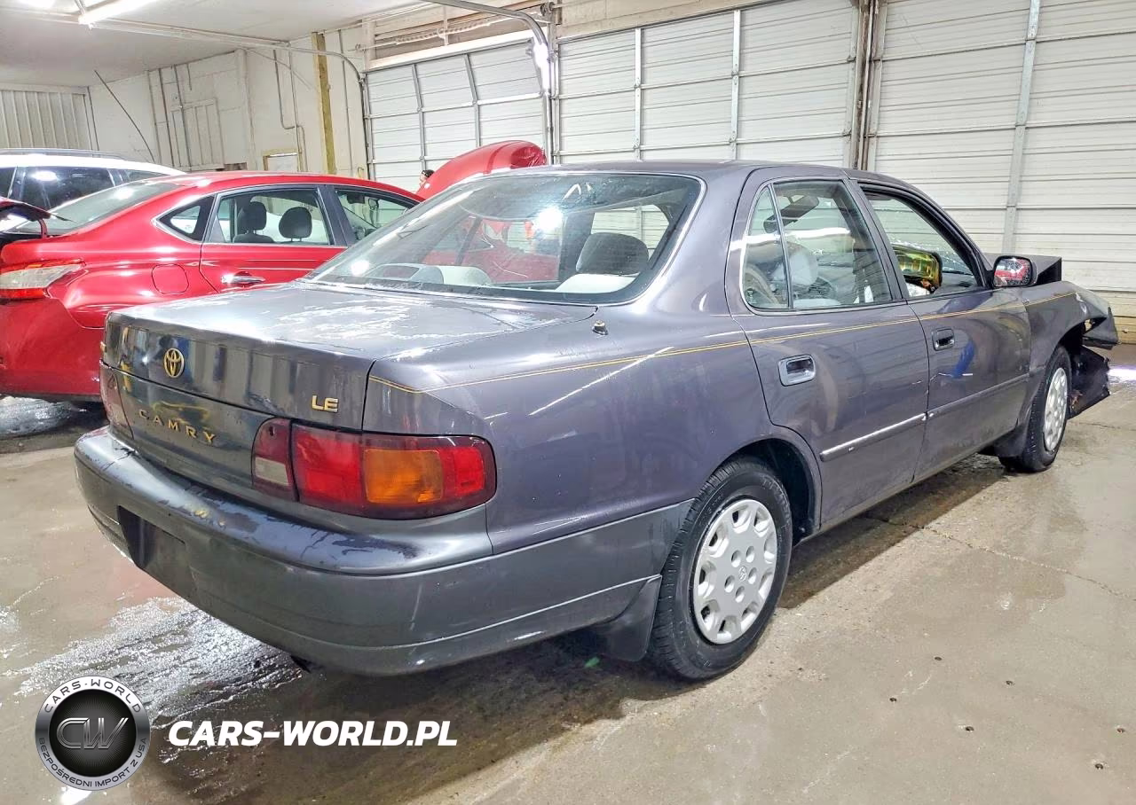1996 Toyota Camry Le VIN:4T1BG12K4TU947592 - 3