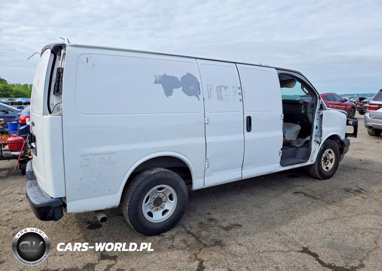 2017 Chevrolet Express G2500 VIN:1GCWGAFG0H1338830 - 3