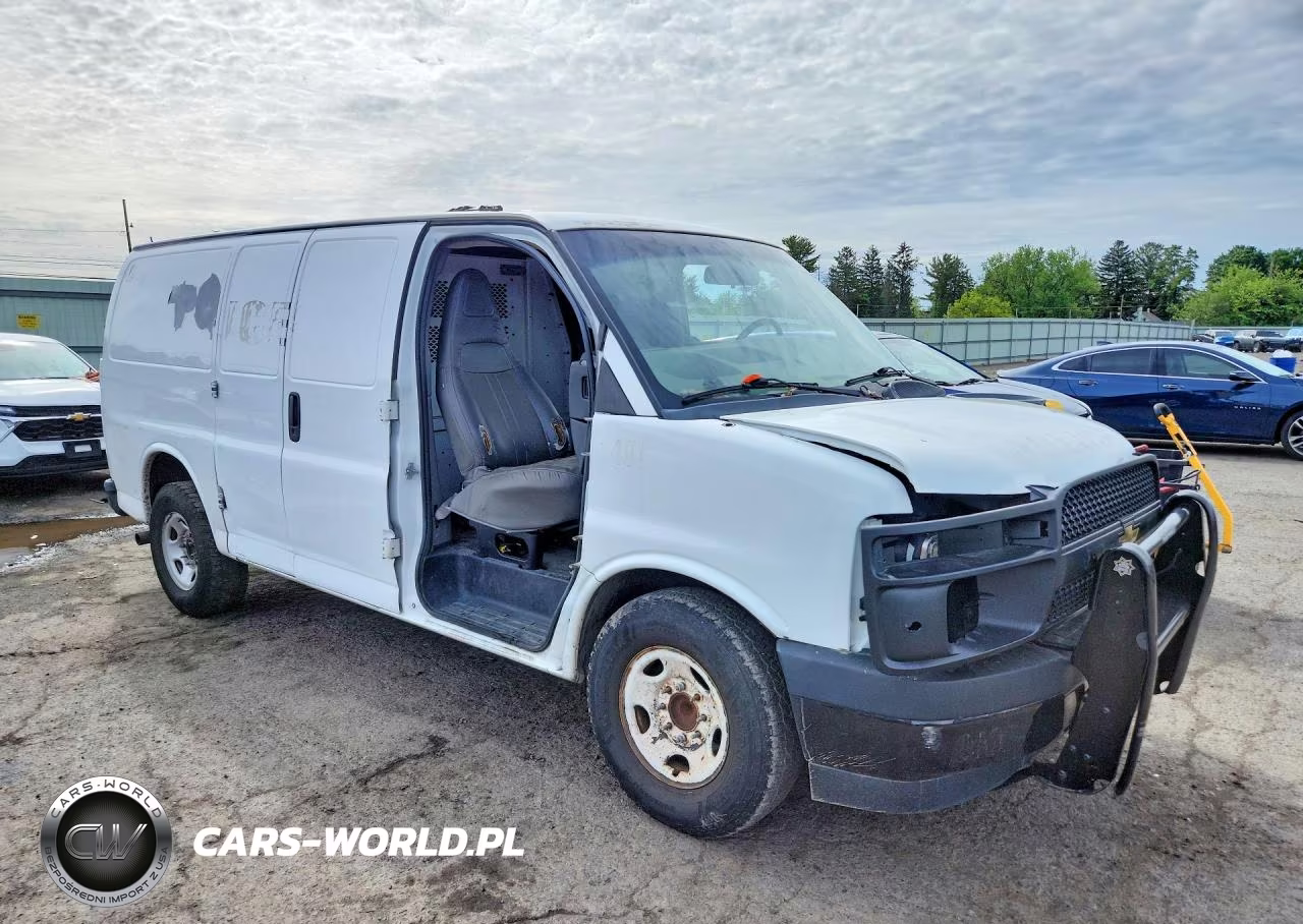 2017 Chevrolet Express G2500 VIN:1GCWGAFG0H1338830 - 4
