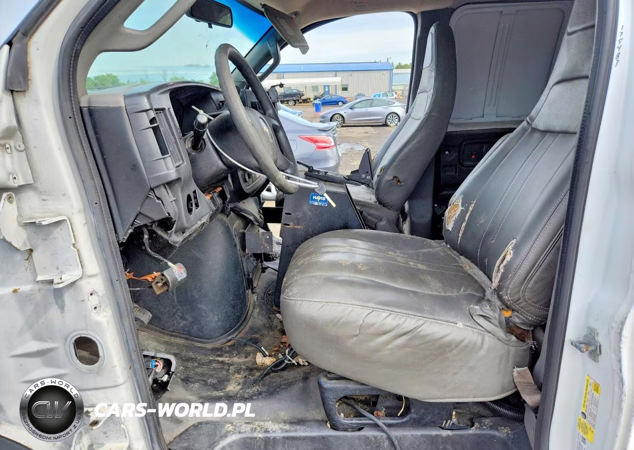 2017 Chevrolet Express G2500 VIN:1GCWGAFG0H1338830 - 7