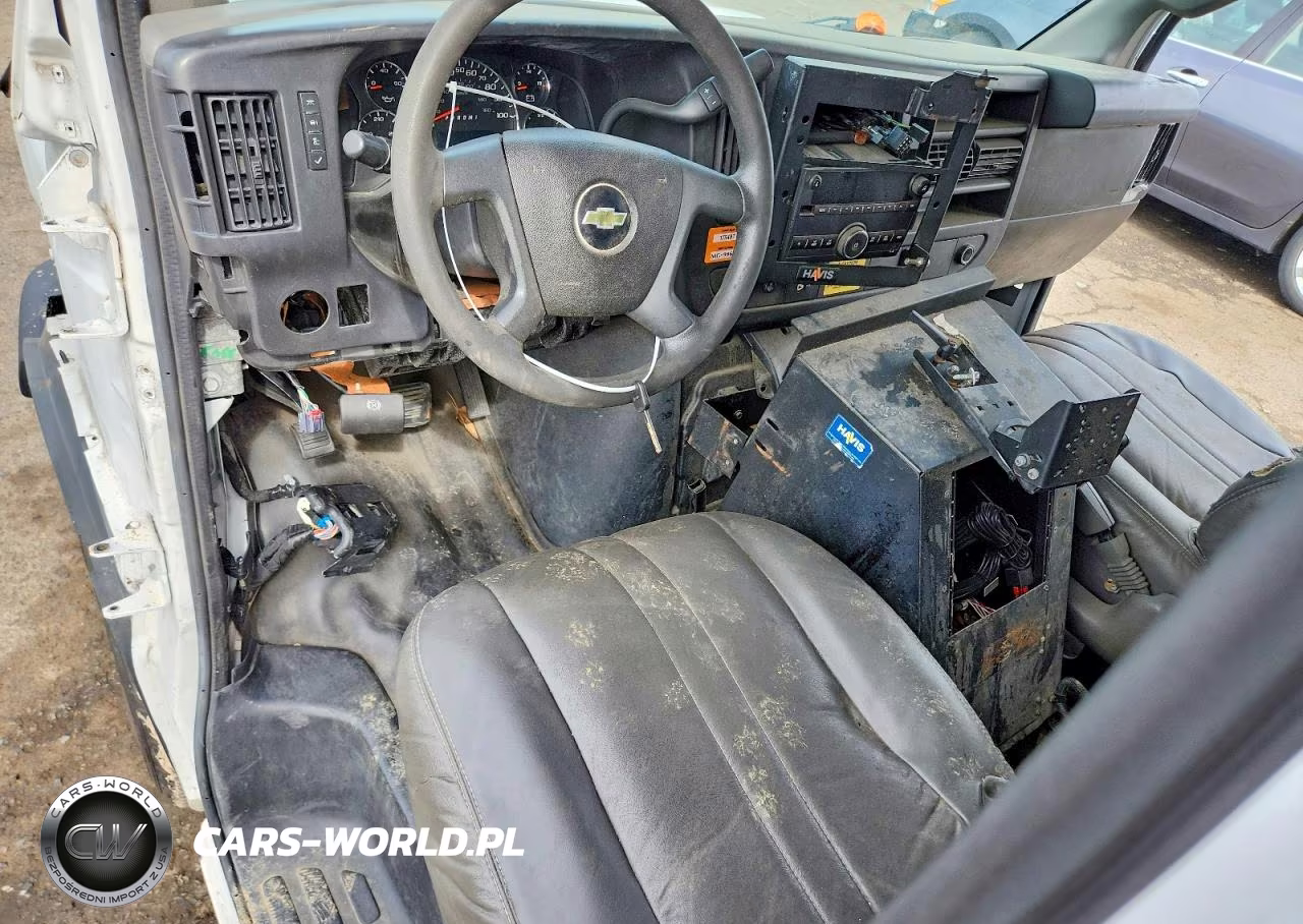 2017 Chevrolet Express G2500 VIN:1GCWGAFG0H1338830 - 8