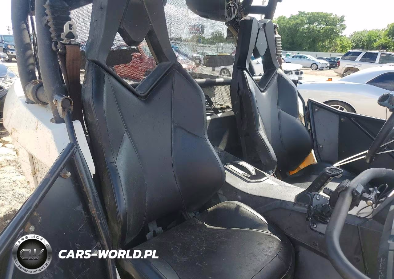 2017 Can-Am Maverick Utility Vehicle VIN:3JBPVAP21HJ000535 - 6