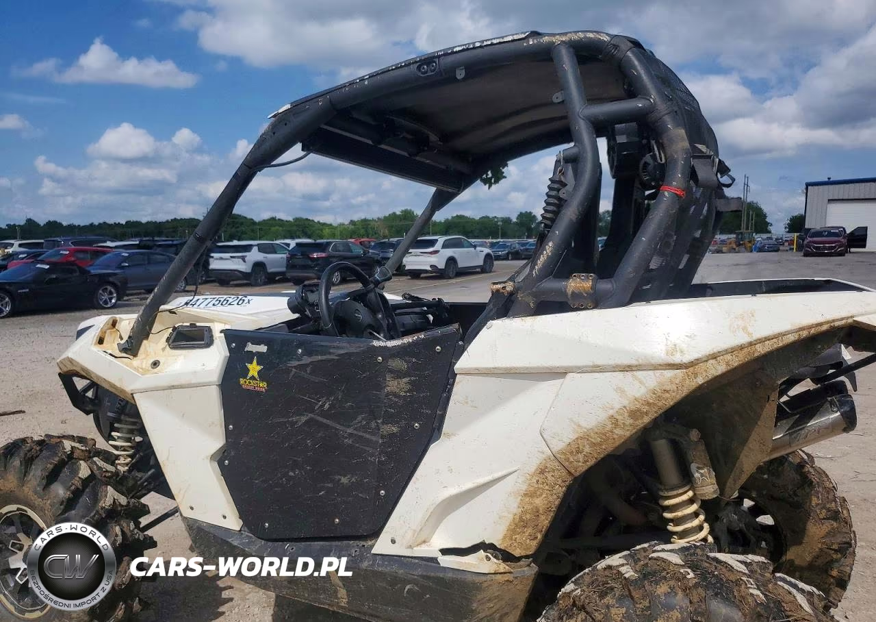 2017 Can-Am Maverick Utility Vehicle VIN:3JBPVAP21HJ000535 - 9