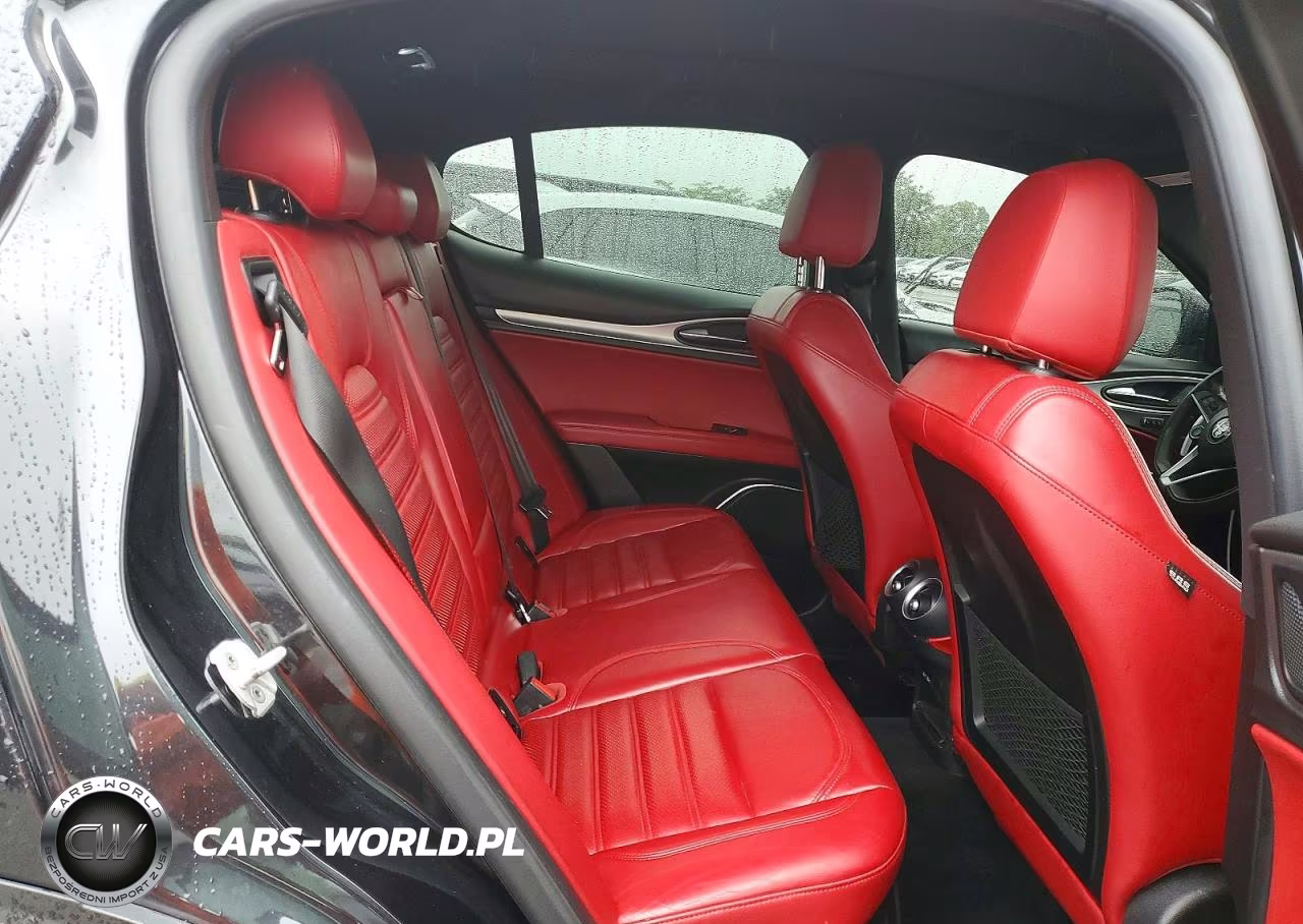 2018 Alfa Romeo Stelvio Ti Sport VIN:ZASFAKNN6J7B99370 - 11