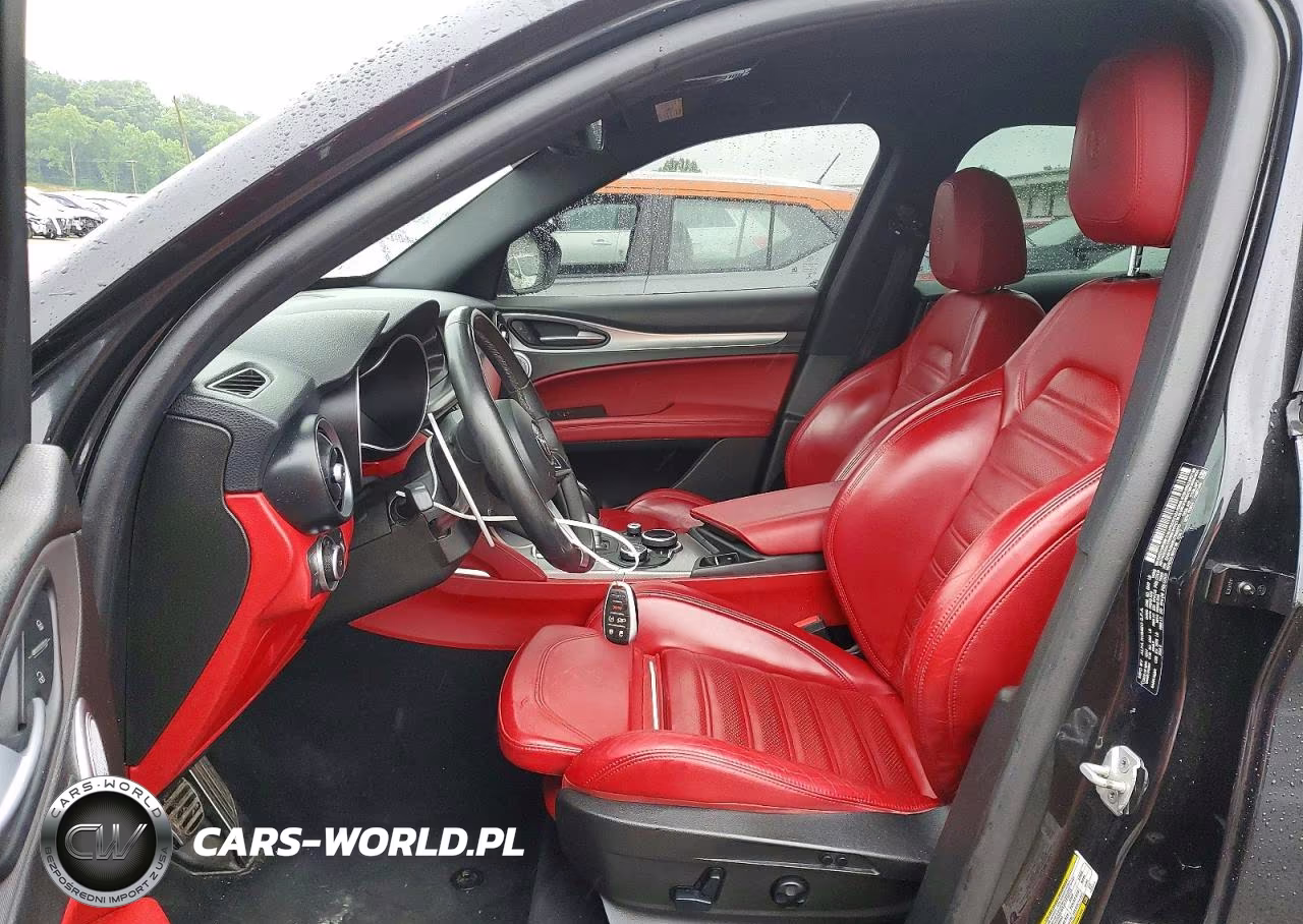 2018 Alfa Romeo Stelvio Ti Sport VIN:ZASFAKNN6J7B99370 - 7