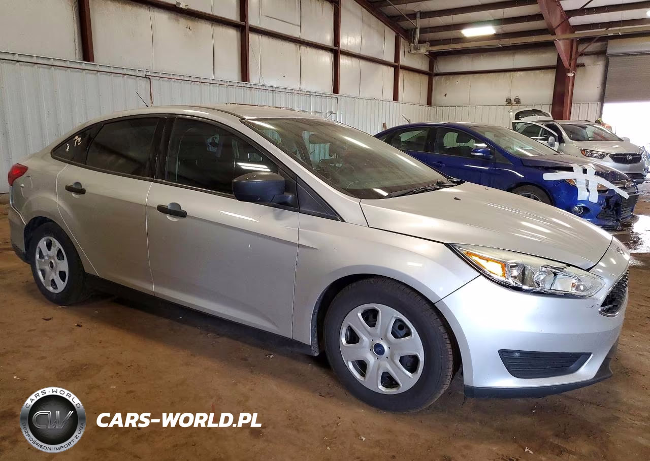 2016 Ford Focus S VIN:1FADP3E23GL397470 - 4