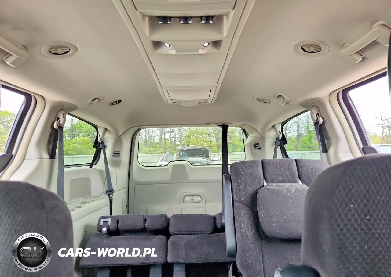 2011 Chrysler Town & Country Touring VIN:2A4RR5DG8BR613262 - 10