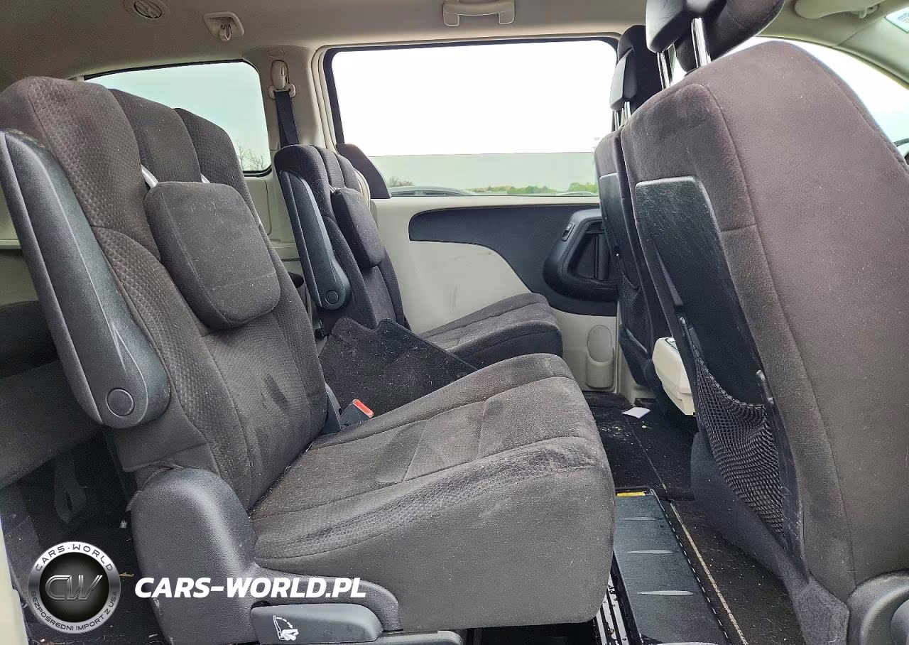 2011 Chrysler Town & Country Touring VIN:2A4RR5DG8BR613262 - 11